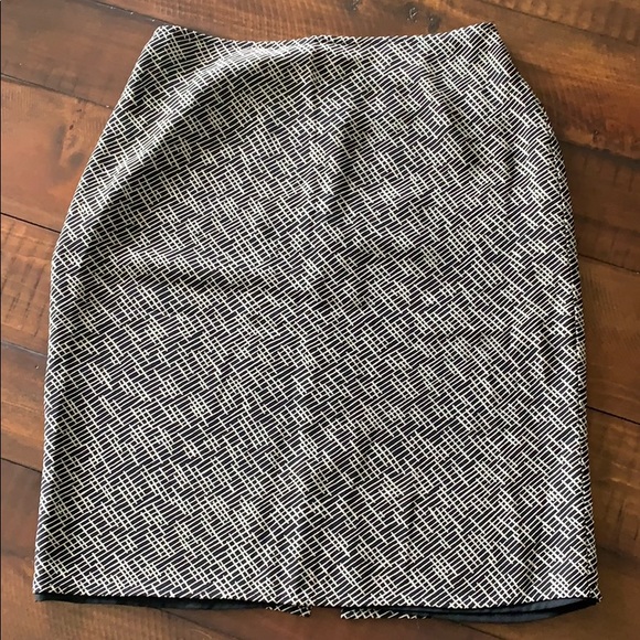 Black & cream geometric pattern pencil skirt - Picture 1 of 8